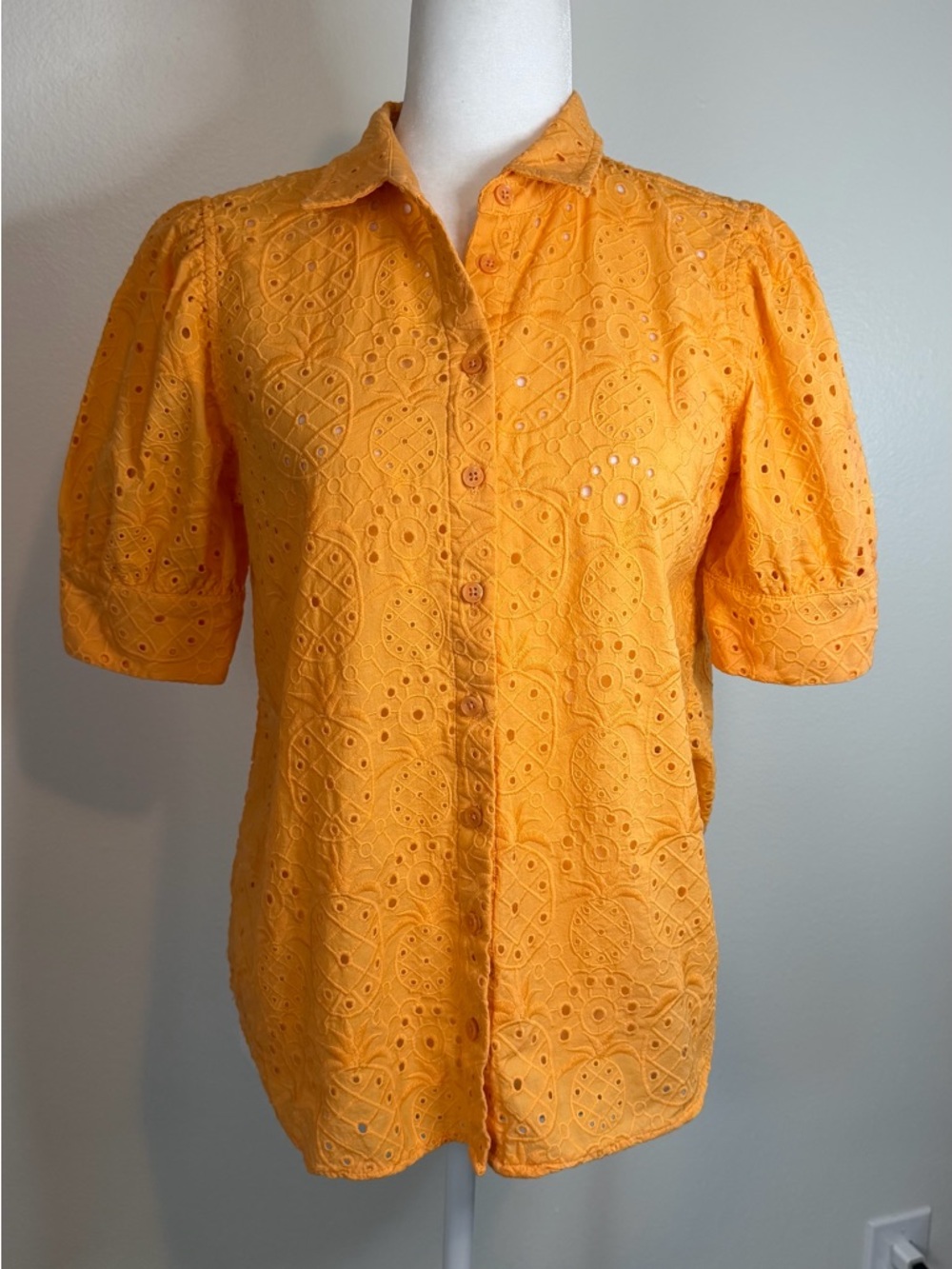 Chico’s Top Eyelet Cotton Puff Sleeves Pinapple Embroidery Size 0 (small 4)